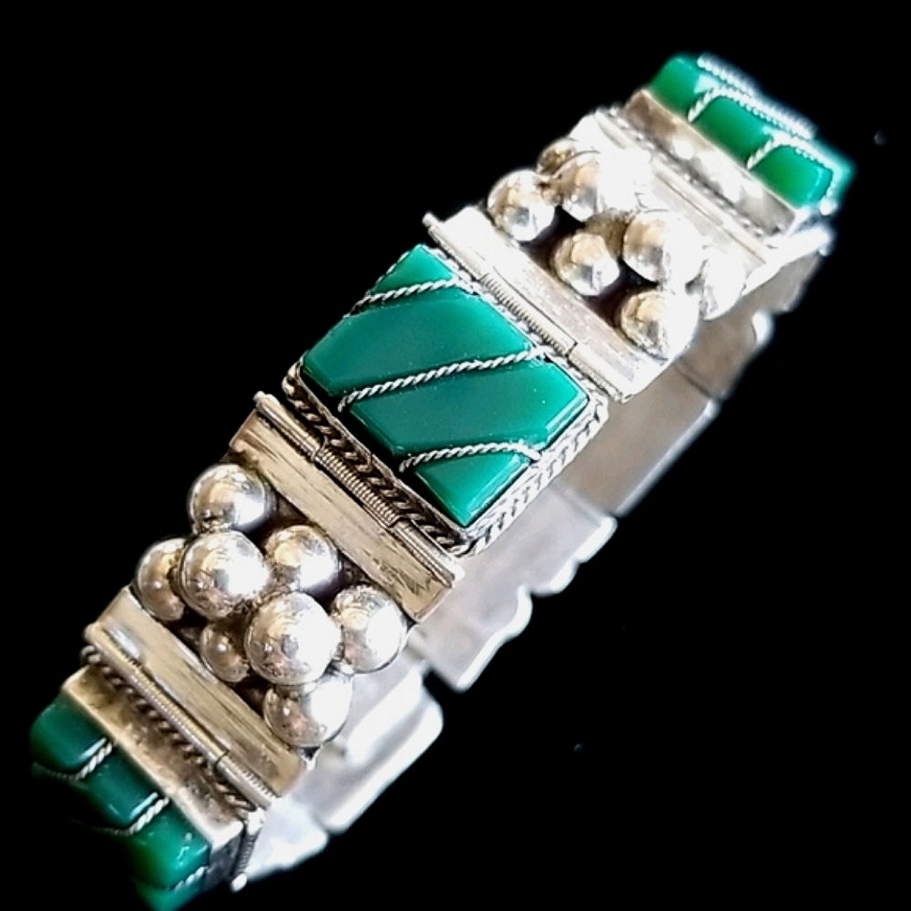 Vintage Mexico Southwestern Sterling Hinged Green Onyx Bracelet